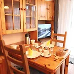 Freundliches 2-zimmer-appartement Mit Kieferneinrichtung Und Einem Balkon. Apartment *