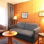Freundliches 2-zimmer-appartement Mit Kieferneinrichtung Und Einem Balkon. *