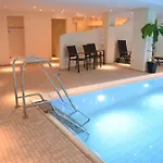 Apartment Freundliches 2-zimmer-appartement Mit Kieferneinrichtung Und Einem Balkon.