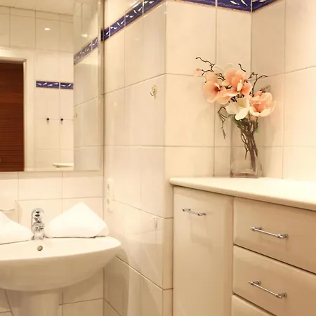 Apartman Freundliches 2-zimmer-appartement Mit Kieferneinrichtung Und Einem Balkon. Westerland