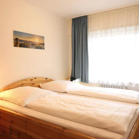 Freundliches 2-zimmer-appartement Mit Kieferneinrichtung Und Einem Balkon. * Westerland