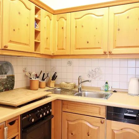 Freundliches 2-zimmer-appartement Mit Kieferneinrichtung Und Einem Balkon. Apartment