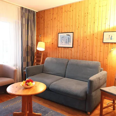 Freundliches 2-zimmer-appartement Mit Kieferneinrichtung Und Einem Balkon. *