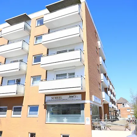Apartment Freundliches 2-zimmer-appartement Mit Kieferneinrichtung Und Einem Balkon. *